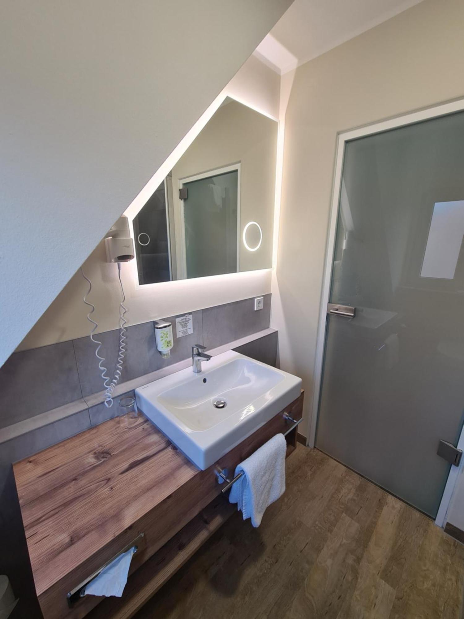 Stadthotel Engel Ettlingen Ngoại thất bức ảnh