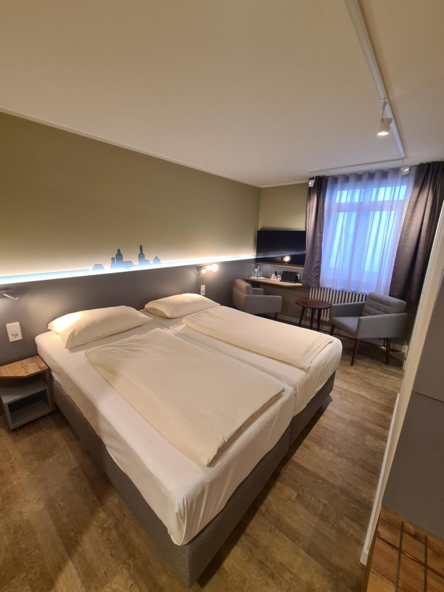 Stadthotel Engel Ettlingen Ngoại thất bức ảnh