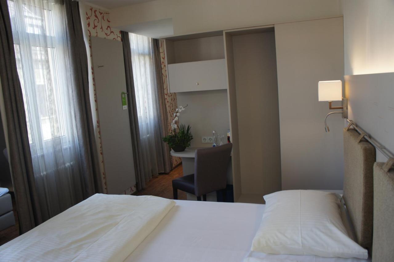 Stadthotel Engel Ettlingen Ngoại thất bức ảnh